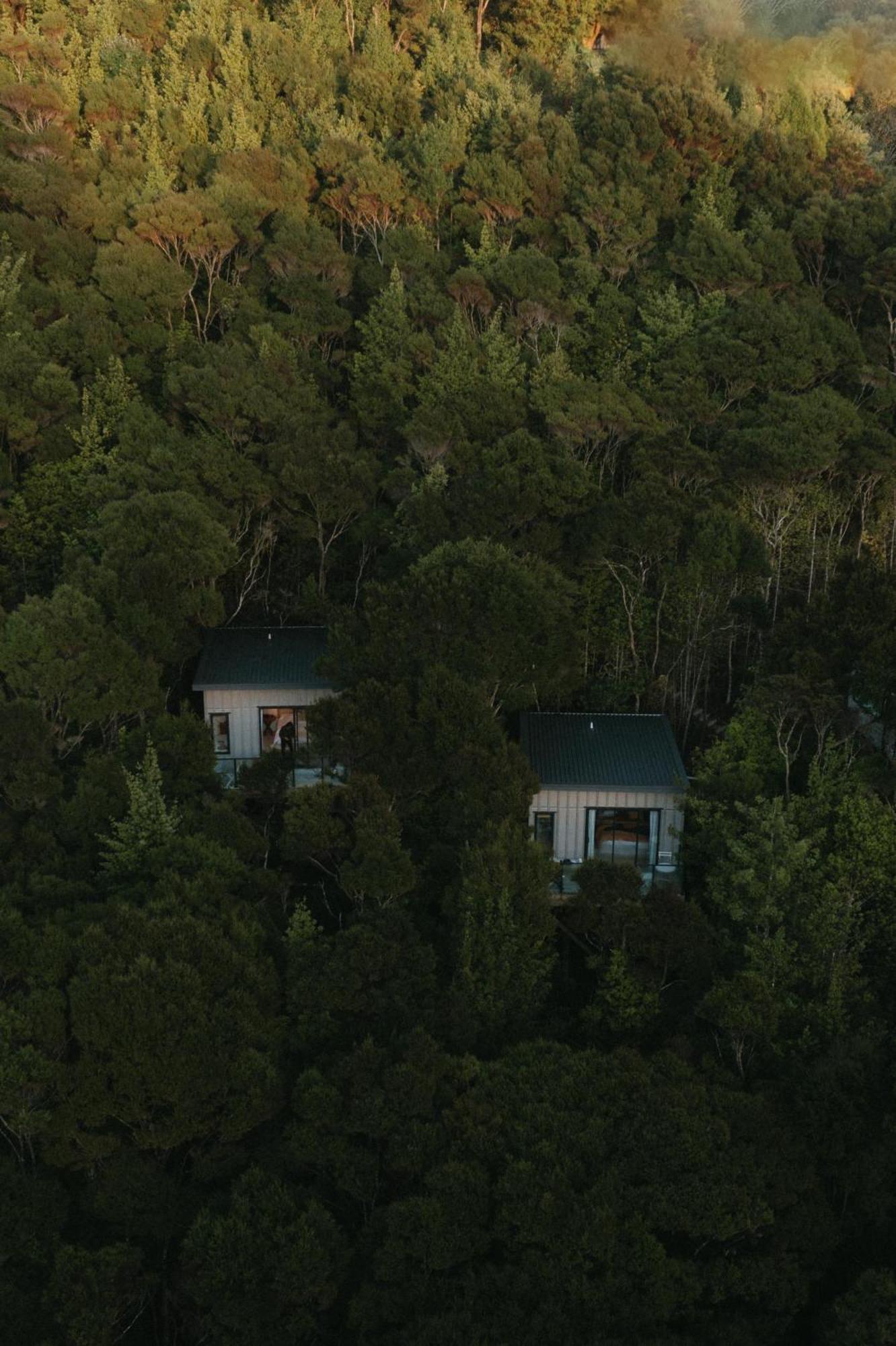 Treehouse Hideaway At Rekindle Tree Houses Opua Extérieur photo